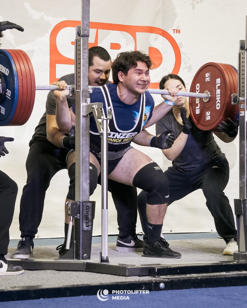 Tobías Malnatti en sentadilla durante el Sudamericano FESUPO 2026
